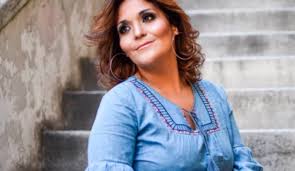 Me puse más linda, escribió en una de las capturas, aludiendo al amor propio que se tiene. Katherine Orellana Sorprende Con Radical Cambio De Look