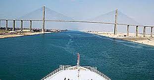 En utvidgning av suezkanalen skulle leda till både mer trafik och trafik med större fartyg genom medelhavet, vilket ger ökade risker. Var Ar Suezkanalen 2021