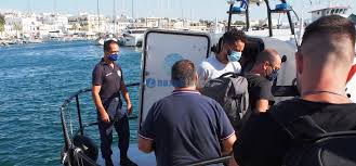 Στη νάξο μεταφέρθηκε το μεσημέρι της κυριακής ο 30χρονος καθ' ομολογίαν δράστης της δολοφονίας της 26χρονης γαρυφαλλιάς. V4q1b7ijgqy4hm