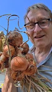 Gorgeous garden art.