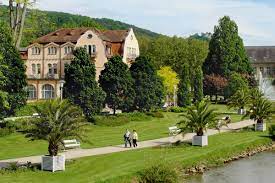 Die fränkische saale, der kurgarten und die kisssalis therme sind nur wenige gehminuten entfernt. Kur Hotel Villa Thea Rosaliss Bad Kissingen