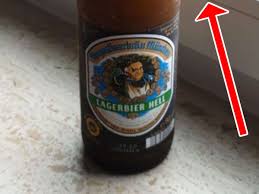Zentral gelegen und hervorragend zu erreichen. Munchen Dieses Foto Von Augustiner Flasche Lasst Einige Munchner Weinen Katastrophenarchiv Stadt