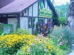 Whole Earth Grocery Cafe Possibly The Only Healthy Food Option In The Area Gatlinburg Restaurants Gatlinburg Whole Earth