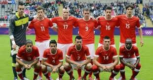 ويستعد منتخب ألمانيا لملاقاة مضيفه منتخب أوكرانيا وضيفه منتخب سويسرا يومي 10 و13 أكتوبر/ تشرين الأول الحالي على الترتيب بدوري الأمم، فيما يلعب منتخب تركيا مع مضيفه. ÙŠÙˆØ±Ùˆ 2016 Ù‚Ø§Ø¦Ù…Ø© Ø³ÙˆÙŠØ³Ø±Ø§ ØªØ¶Ù… 10 Ù„Ø§Ø¹Ø¨ÙŠÙ† Ù…Ù† Ø§Ù„Ø¨ÙˆÙ†Ø¯Ø²Ù„ÙŠØ¬Ø§ Ùˆ3 Ù…Ø­Ù„ÙŠÙŠÙ† Ø§Ù„ÙŠÙˆÙ… Ø§Ù„Ø³Ø§Ø¨Ø¹