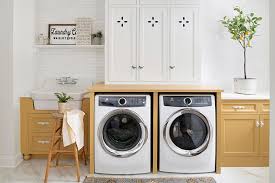 Mendesain ruang cuci tidak harus membutuhkan tempat yang besar, bahkan anda bisa membuatnya di dalam desain interior dengan memaksimalkan dapur atau kamar mandi asalkan mendesain interiornya dengan baik dan benar. Manis Di Ruang Sempit 7 Inspirasi Ruang Cuci Jemur Minimalis