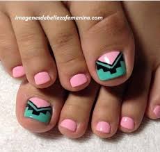 La decoración de las uñas de los pies suele ser un poco más simple que las de las manos, donde se suelen aplicar desde esmaltes básicos hasta brillantes y lentejuelas. Imagenes De Modernos Y Lindos Disenos De Unas Para Pies Facil Paperblog