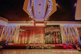 Kanika And Umang New Delhi Weddingsutra In 2020 Featured Wedding Wedding Night Wedding Entertainment