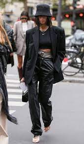 How To Wear Bucket Hats Howtowear Fashion In 2020 Streetwear Fashion Women High Fashion Street Style Scene Fashion