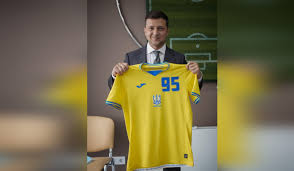 Новую форму представил глава украинской ассоциации футбола андрей. Zelenskij Nazval Formu Ukrainskih Futbolistov Na Evro 2020 Umeyushej Shokirovat