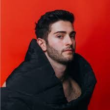 Sarah Thor's Instagram, Twitter & Facebook