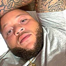 Stacy Hom's Instagram, Twitter & Facebook