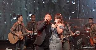 Denny caknan dan happy asmara saat tampil dalam road to kilau raya (rtkr) selasa (23/2/2021) malam di mnctv. Profil Denny Caknan Dan Biodata Happy Asmara Biografi Profil Biodata