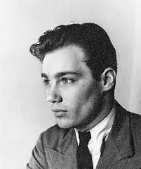 Крещен по католическому обряду в соборе парижской богоматери, но, судя по публичным высказываниям, в бога не верит. Vladimir Pozner V Molodosti Bloger Lyalya555 Na Sajte Spletnik Ru 14 Avgusta 2020 Spletnik