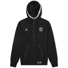 O que acontece quando um clube de futebol conhecido internacionalmente se une a uma marca de roupas e moda. Air Jordan X Psg Zip Up Fleece Black End