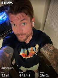 Vicky Knox's Instagram, Twitter & Facebook