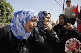 Sebagian bahkan menyalahkan warga palestina karena dianggap memprovokasi israel sehingga melakukan tindakan balasan secara militer. Perempuan Palestina Yang Tewas Oleh Tentara Israel Di Gaza Dimakamkan Antara News