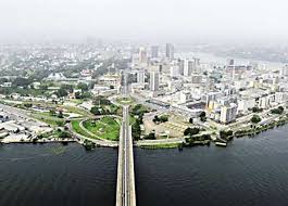 Yamoussoukro) مدينة أفريقية تقع في جمهورية كوت ديفوار (ساحل العاج)، وتُمثّل عاصمتها الإدارية، والوطنية منذ أن تمّ نقلها من مدينة أبيدجان في عام 1983م، وبالإضافة إلى ذلك. ÙƒÙˆØª Ø¯ÙŠÙÙˆØ§Ø± Ù…Ø³Ù‚Ø· Ø±Ø£Ø³ Ù‚Ø§Ø¦Ø¯ Ø§Ù„Ø§Ø³ØªÙ‚Ù„Ø§Ù„ ÙÙ‰ Ù…ÙˆØ§Ø¬Ù‡Ø© Ø§Ù„Ù…Ø¯ÙŠÙ†Ø© Ø§Ù„ÙƒØ¨Ø±Ù‰ Ø§Ù„Ù…ØµØ±ÙŠ Ø§Ù„ÙŠÙˆÙ…