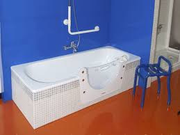 Freistehende badewanne acryl baden architektur badezimmer inneneinrichtung ideen badewanne. Barrierefreies Bad Umbau Leicht Gemacht In Nur Einem Tag
