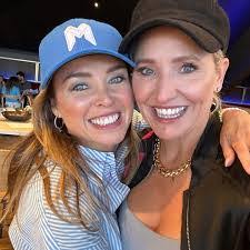 Wendy Darcy's Instagram, Twitter & Facebook