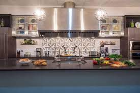 In most houses, the kitchen goes far beyond a space for cooking, being used for socialising, studying and meals on a daily basis. How Much Does It Cost To Rent A Commercial Kitchen Peerspace