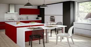 La maison moderne se différencie également de la maison traditionnelle par l'optimisation du plan d'organisation des pièces. 12 Inspirations Deco Pour Une Cuisine Rouge Deco Cool