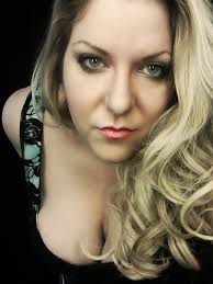 Beth Geyer's Instagram, Twitter & Facebook