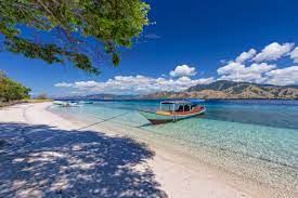 Pulau flores) is one of the lesser sunda islands, a group of islands in the eastern half of indonesia. Backpacking Auf Flores Tipps Fur Die Unberuhrte Insel Urlaubstracker De