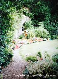 In the middle ages, poor poles cut from a nearby woodland or hedge would be used to support beans and peas, willow would be english cottage garden plants. English Cottage Garden Plan