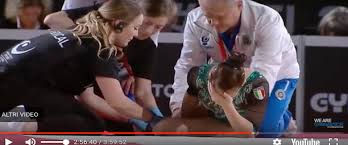 Jun 27, 2021 · vanessa ferrari vola a tokyo.sarà la sua quarta olimpiade, un primato nella storia della federginnastica azzurra.la leonessa di brescia stacca, infatti, l'ex compagna della brixia monica bergamelli e la forlivese miranda cicognani, prima donna portabandiera ai giochi di helsinki 1952, entrambe ferme a tre partecipazioni. Vanessa Ferrari Infortunio Choc Ai Mondiali Tradita Dal Tendine Mentre Gareggia Per L Oro Video Secolo D Italia