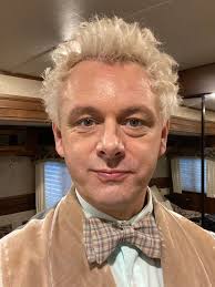 Mehr Fotos von Michael Sheen mit weißen Haaren, Teil 5 🤍 : r/goodomens