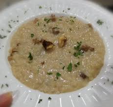 Il risotto con pere e noci è un primo piatto autunnale realizzato con un condimento saporito e originale a base di cubetti di pera e noci tritate. Cucina Mancina Risotto Con Gorgonzola Pere E Noci