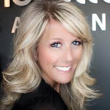 Lisa Hott's Instagram, Twitter & Facebook