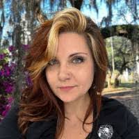 Elizabeth Pardue's Instagram, Twitter & Facebook