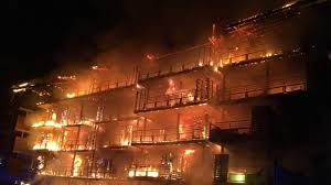 Alors que le journaliste vincent roux lui demande s'il estime toujours être une bonne « tête d'affiche » pour le. Un Immeuble Ravage Par Un Incendie Les Photos Sont Impressionnantes