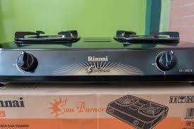 Kompor dilengkapi pemanggang pada bagian tengah, lalu bodi juga sudah full. Mencoba Kompor Rinnai 302s Sun Burner Diki Septerian
