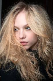 But according to mondo, that's actually not the best idea, since when you wash your hair, you're creating tiny abrasions on your scalp that the dye or bleach you use can then easily slip into once. How To Wash Your Hair The Right Way In 6 Simple Steps Teen Vogue