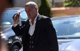 Gigi becali are o pasiune aparte despre gigi becali pot spune cu uşurinţă că e o persoană îndrăgostită de haine. Gura PÄƒcÄƒtosului Becali Dar Banii Banii Nu Sunt Tot Ai Lui