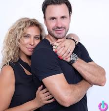 Laura bozzo ha causado mucho revuelto en las últimas semanas por su alianza con league of legends, el famoso. Cristian Zuarez Ex De Laura Bozzo Confirmo Estar Casado Con Adriana Amiel Infobae