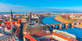 Historische gebäude finden sich neben modernen galerien und kunstmuseen, das majestätische schloss neben. Top 15 Sehenswurdigkeiten In Dresden Deutschlandliebe By Urlaubsguru