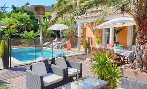 Villa Exotique Avec Piscine Et Jardin Tropical A Vendre A La Seyne Sud Est De La France Agences Papazian