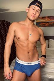 Porfi Maximus | Gay Porn Star Database at WAYBIG