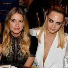 Ingiliz Model Oyuncu Sarkici Cara Delevingne Oyuncu Sevgilisi Ashley Benson La Iliskilerini Aciklamis Bana En Ihtiyac Caras Cara Delavinge Cara Delevingne