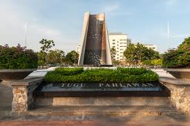 Kota kinabalu (atau lebih dikenal sebagai kk), sebelumnya dikenal sebagai jesselton, adalah ibu kota sabah, malaysia. Tugu Pahlawan Kota Kinabalu Wikipedia