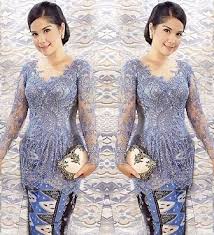 See more ideas about kebaya hijab, kebaya dress, kebaya modern dress. 35 Gambar Kebaya Modern Terbaru Simple Elegan Boesana Com