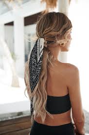 Bob frisur zopf frisuren mit bandana modische frisuren frisuren offene haare wellige frisuren geflochtene frisuren coole frisuren kurze haare bandana lange gerade frisuren. 1001 Bandana Binden Ideen Und Frisuren Fur Den Sommer