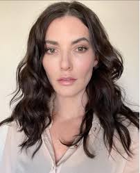 She is mostly known for her roles in the hollywood films daylight's end, altitude, the black string, and army of the dead. Chelsea Edmundson Bio Age Net Worth Wedding Husband Movies