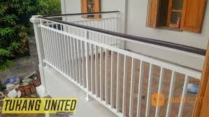 Balkon rumah kayu dolken buat pagar tangga dan pagar depan unik dan kuat youtube 8 ide railing balkon ciamik untuk hunian kesayangan kumparan com perpaduan antara besi dan kayu mampu menampilkan kesan yang minimalis dan elegan. Railing Balkon Besi Kombinasi Kayu Harga Termurah Di Bali Kab Klungkung Jualo