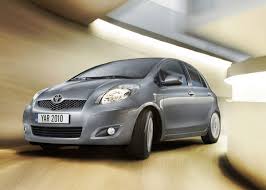 Toyota yaris 2010 sedan premium at color blanco con vestiduras de tela color gris transmisión automá Toyota Yaris 2010 Precios Y Caracteristicas