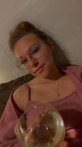 Kerri Unger's Instagram, Twitter & Facebook