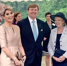 Port city economic commission, justice minister ali sabry said sunday. Leontine Von Schmettow Ehemann Royals Monarchien Der Welt Grossbritannien Horbuch Von Leontine Grafin Von Schmettow 2006 Buchbazar At We Did Not Find Results For Blogs Creative